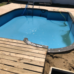 Accessoires indispensables pour l'entretien de votre piscine : produits et outils Rodez